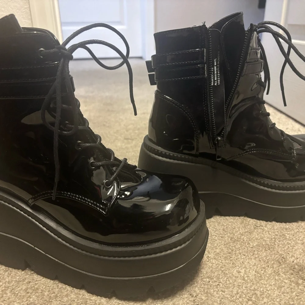 Demonia Shaker 52 Black Pstent Platform Ankle Boots. Vegan. Womens size 10 - Picture 7 of 11